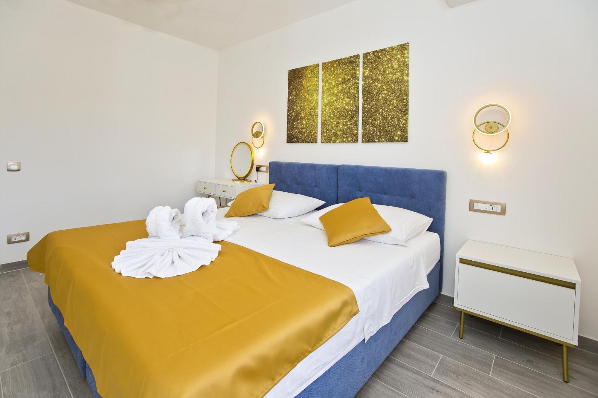 Zorana Hostal *